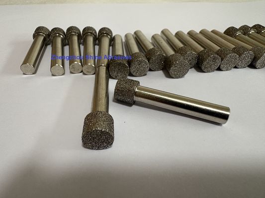 Punti montati per la triturazione interna e il deburring