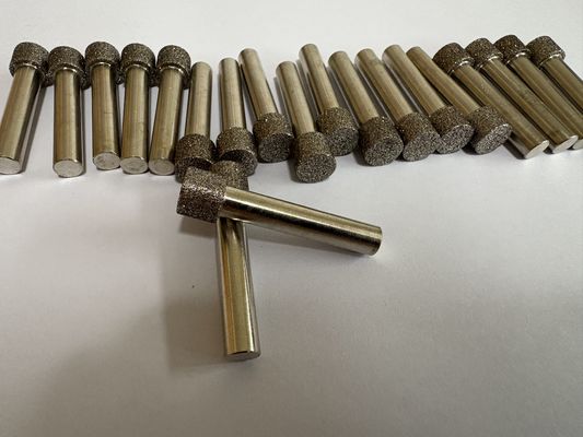 Punti montati per la triturazione interna e il deburring